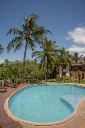 EM FRENTE à PRAIA de Taperapuan, piscina, 1 quarto, 5 pessoas, WiFi independente 300 mbs, Estacionamento Gratuito, Praça de Alimentação
